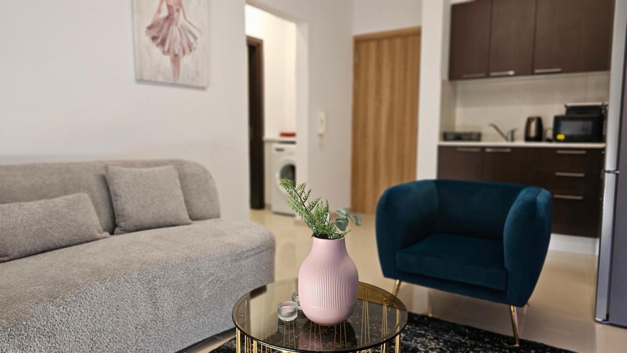 Stay Cosmo City Suites Нікосія Екстер'єр фото